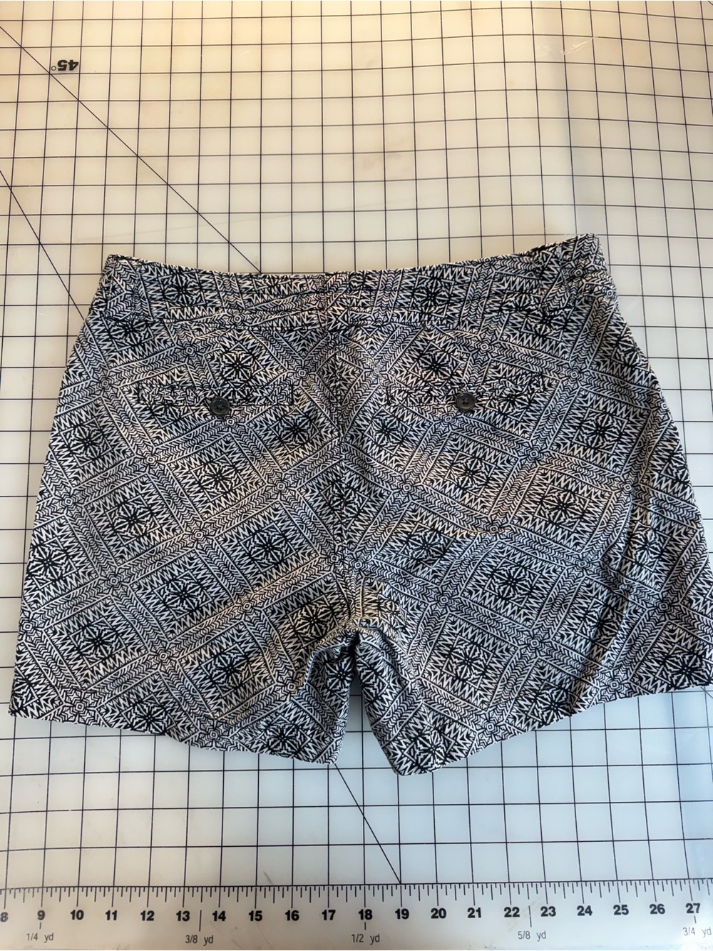 Banana Republic Black & White Geometric Print Bermuda Shorts - Picture 3 of 3